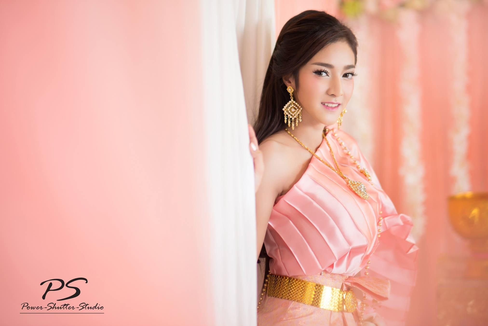 Download 2024x1351 Koko Rosjares, Thai Model, Smiling, Earring, Pink