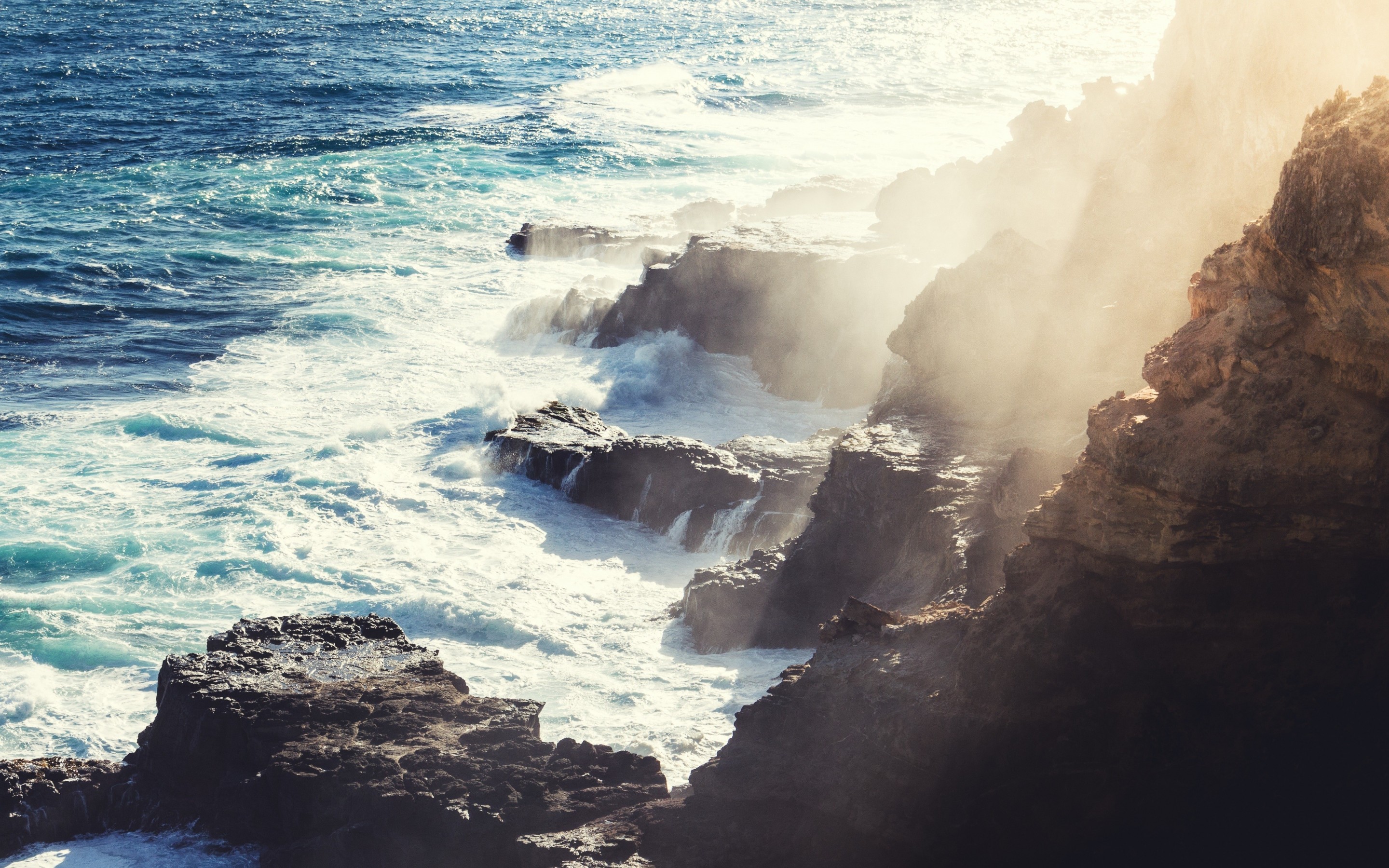 Download 2880x1800 Ocean, Sunshine, Rocks, Waves Wallpaper