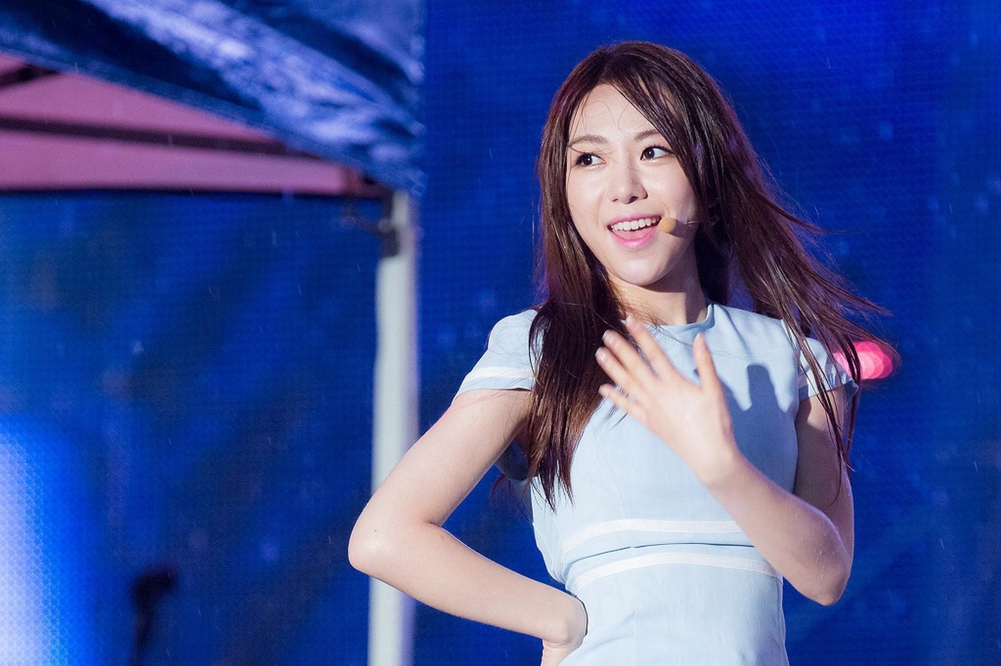 aoa mina wallpaper and background. Celebrity. Tokkoro.com