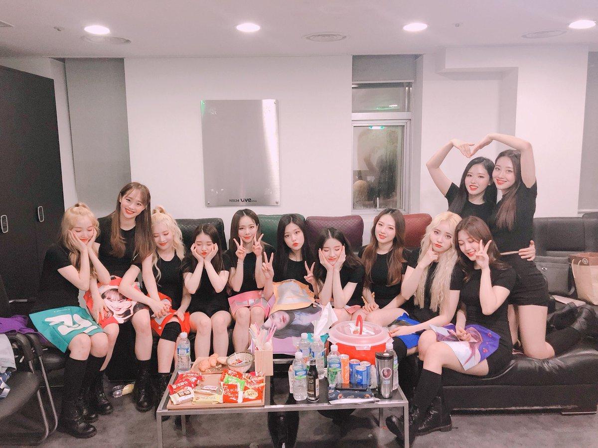 loona smiling pics ♡¨̮ !! This account will now be