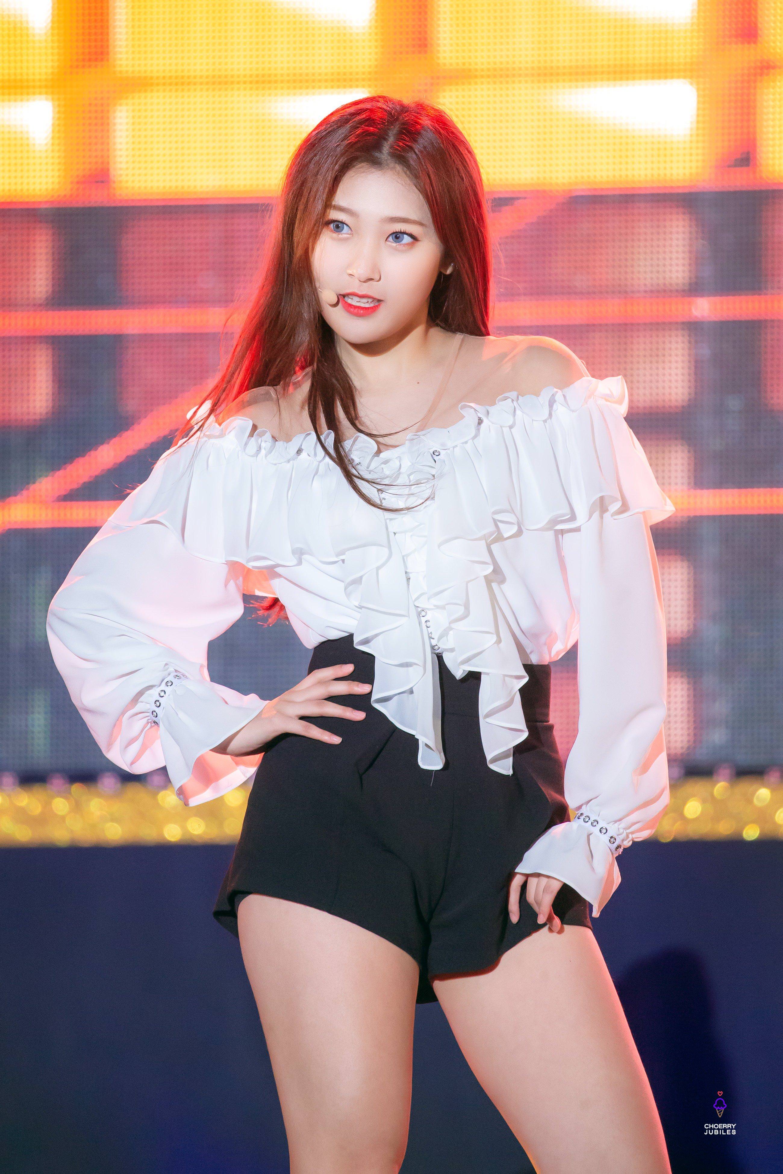 LOONA Odd Eye Circle Ganghwa Concert 2018 Fantakens