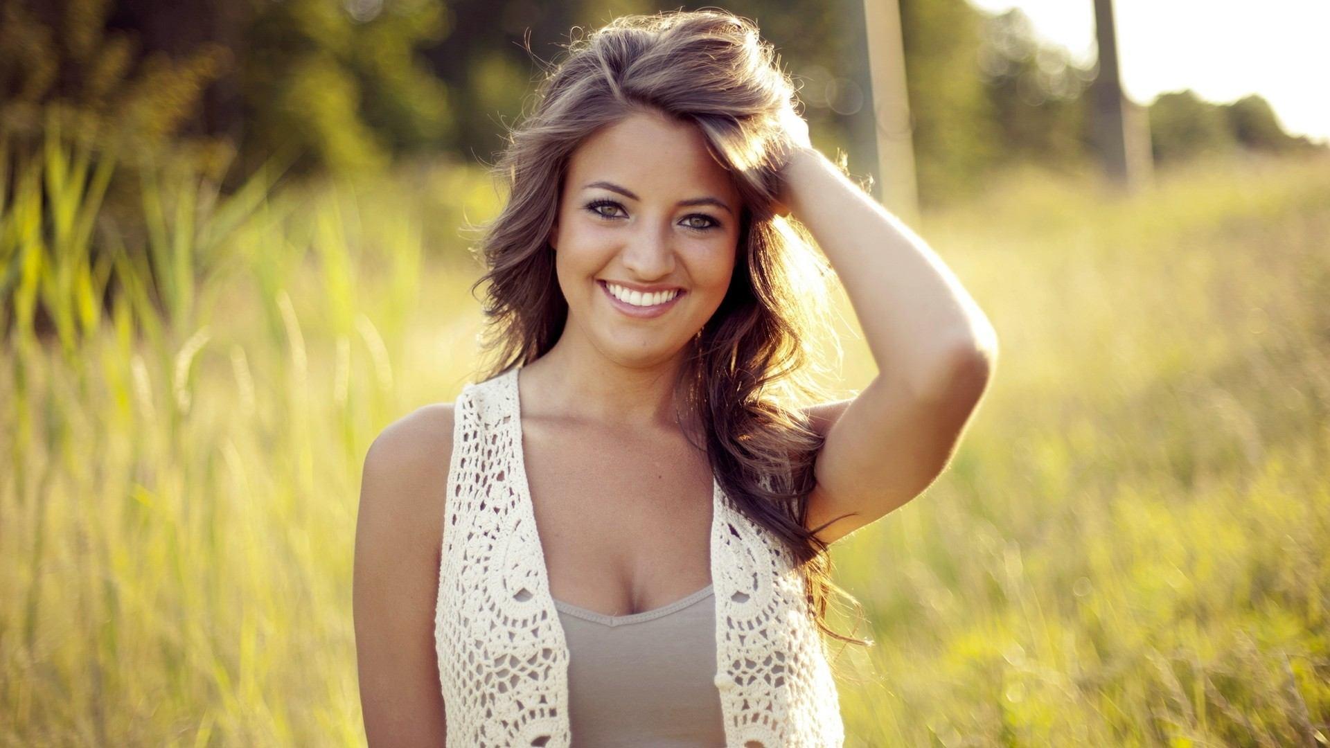 Smile Girl HD Wallpaper Group , Download for free