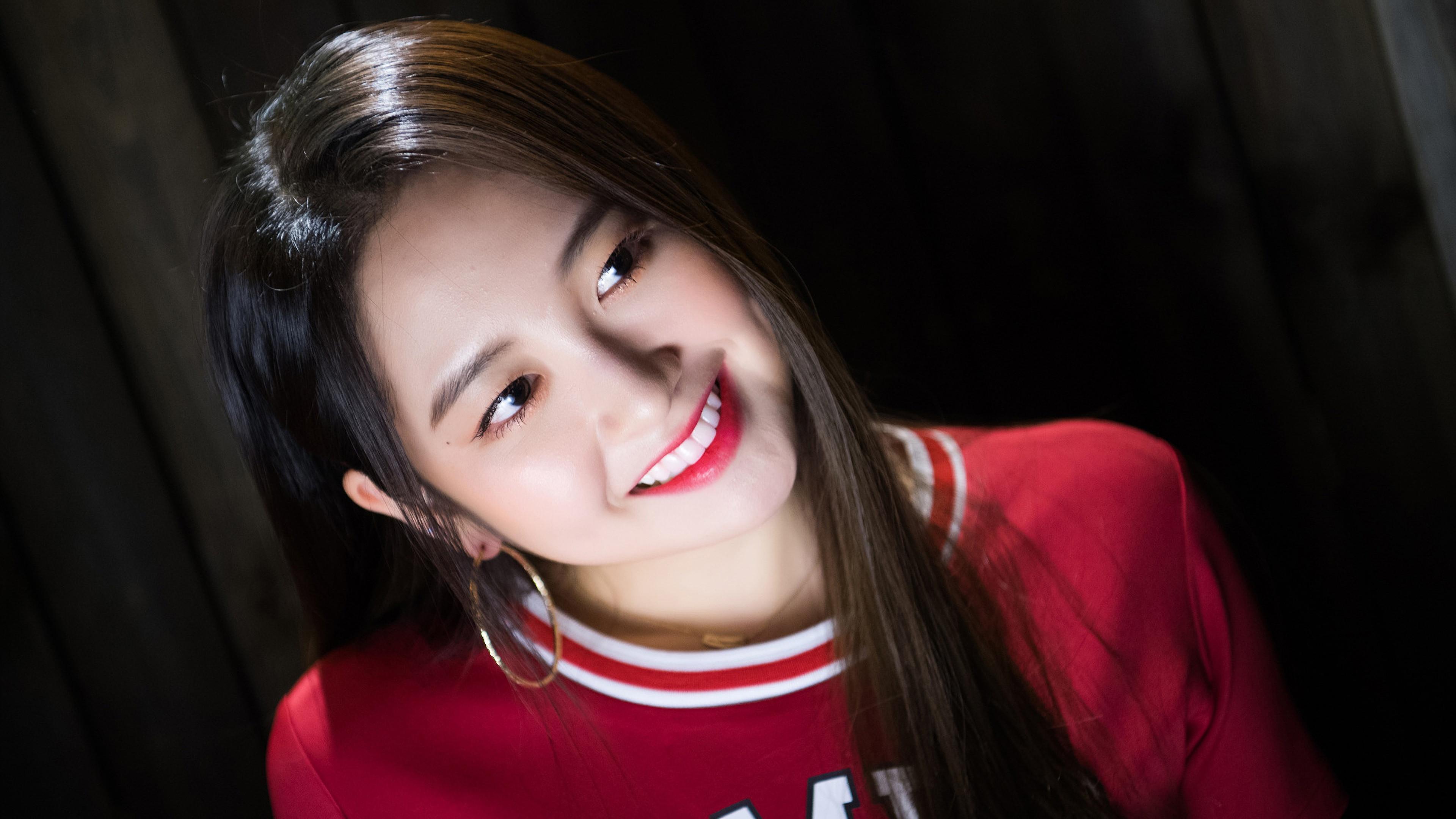 Taeha MOMOLAND BAAM Fun to The World 4K