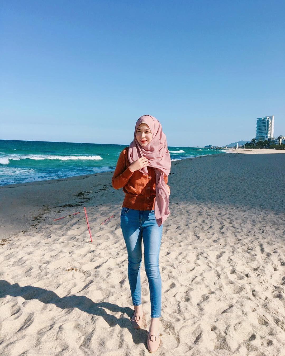 486c5286 black and white