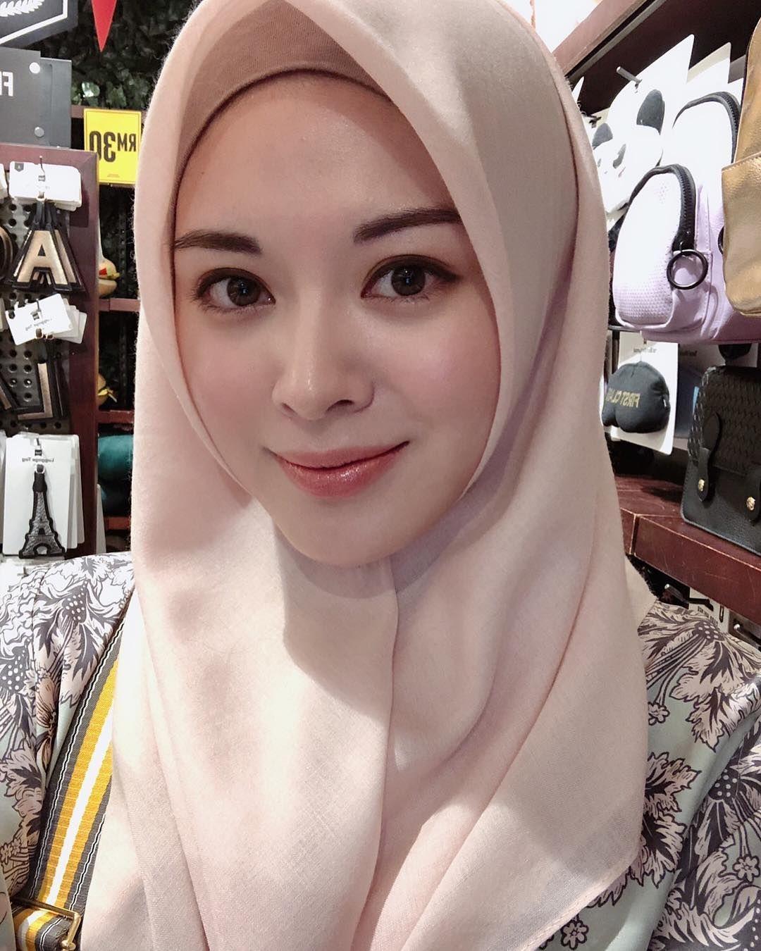 Image may contain: 2 people, closeup. Hijab in 2019