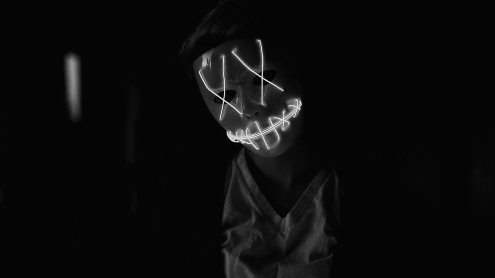 Horror Mask on Face at Night HD Wallpaper