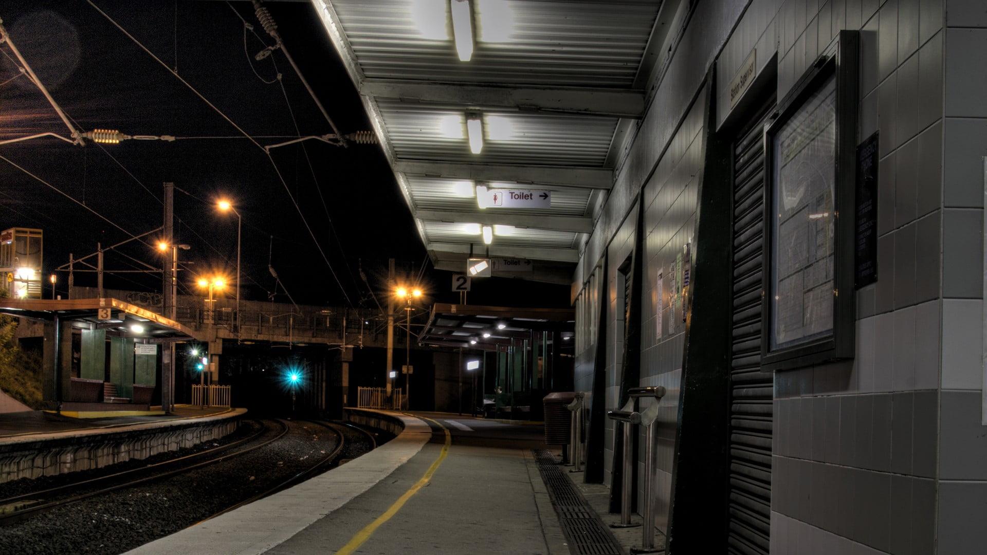 Gray concrete train platform, railway, railway station, subway