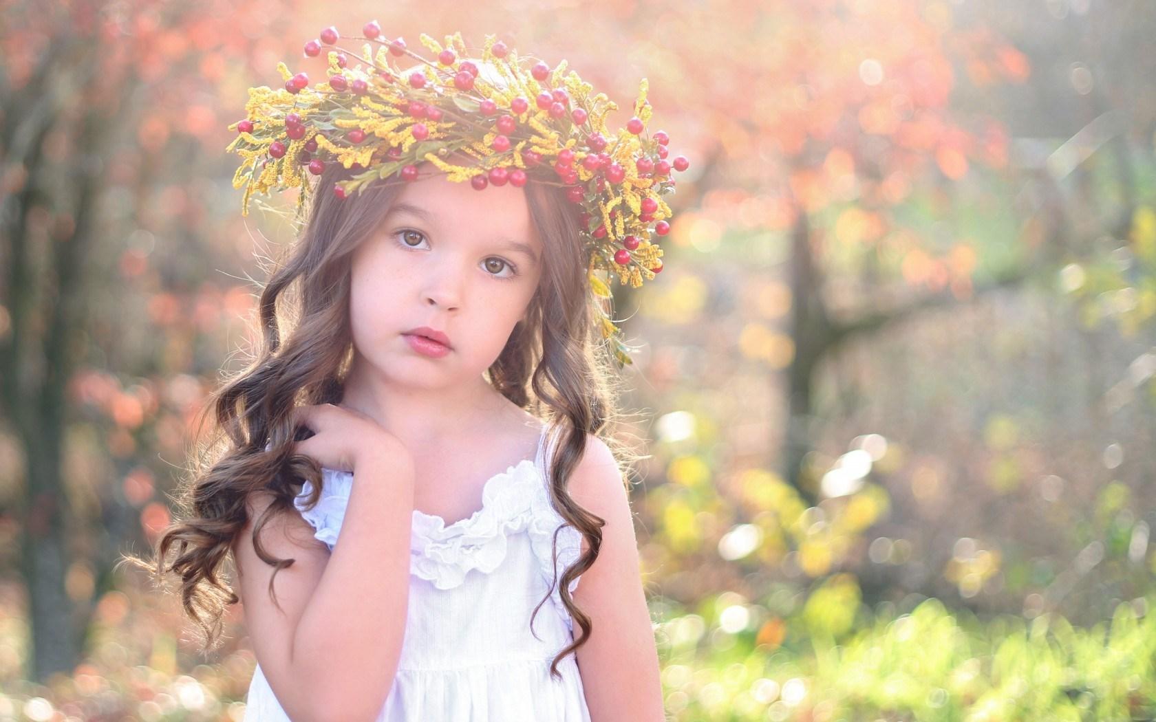 Sweet Kid Girl Autumn Season Photography Wallpaper
