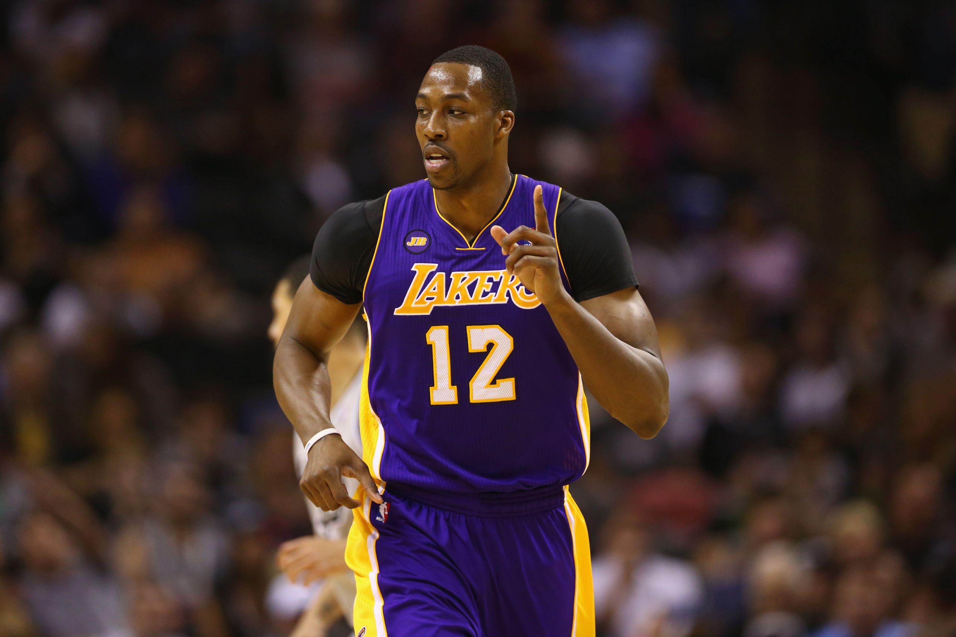 Los Angeles Lakers: Dwight Howard is open to a return