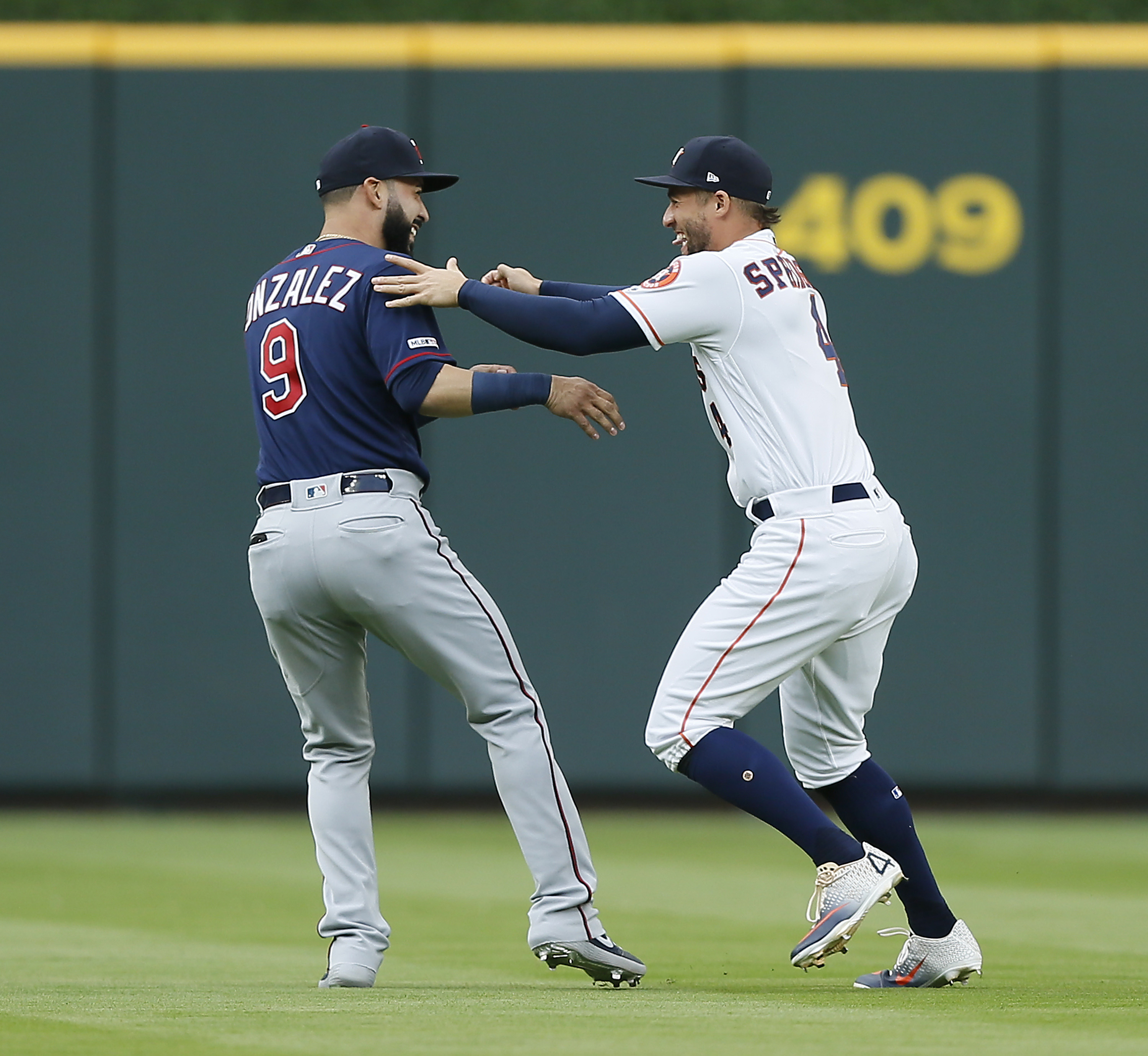 Astros honor Twins' Marwin Gonzalez in return to Houston