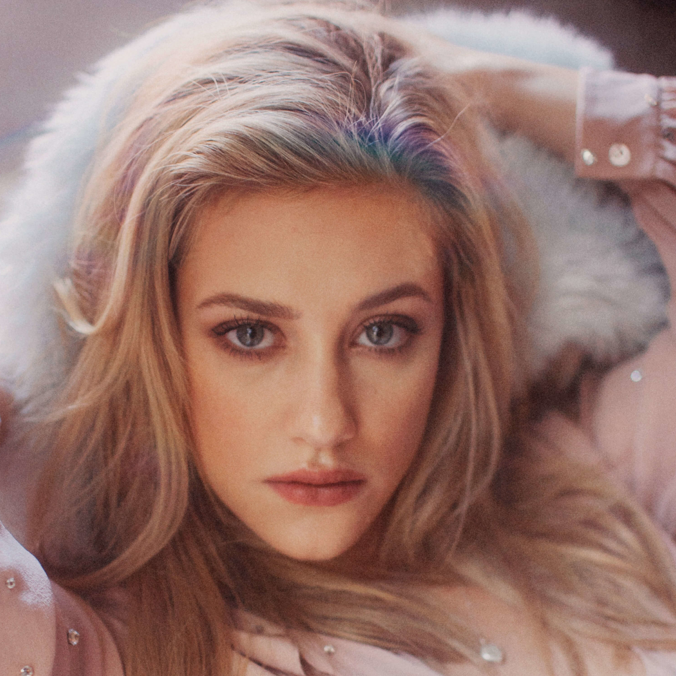 Download 2248x2248 wallpaper lili reinhart, celebrity, blonde, ipad