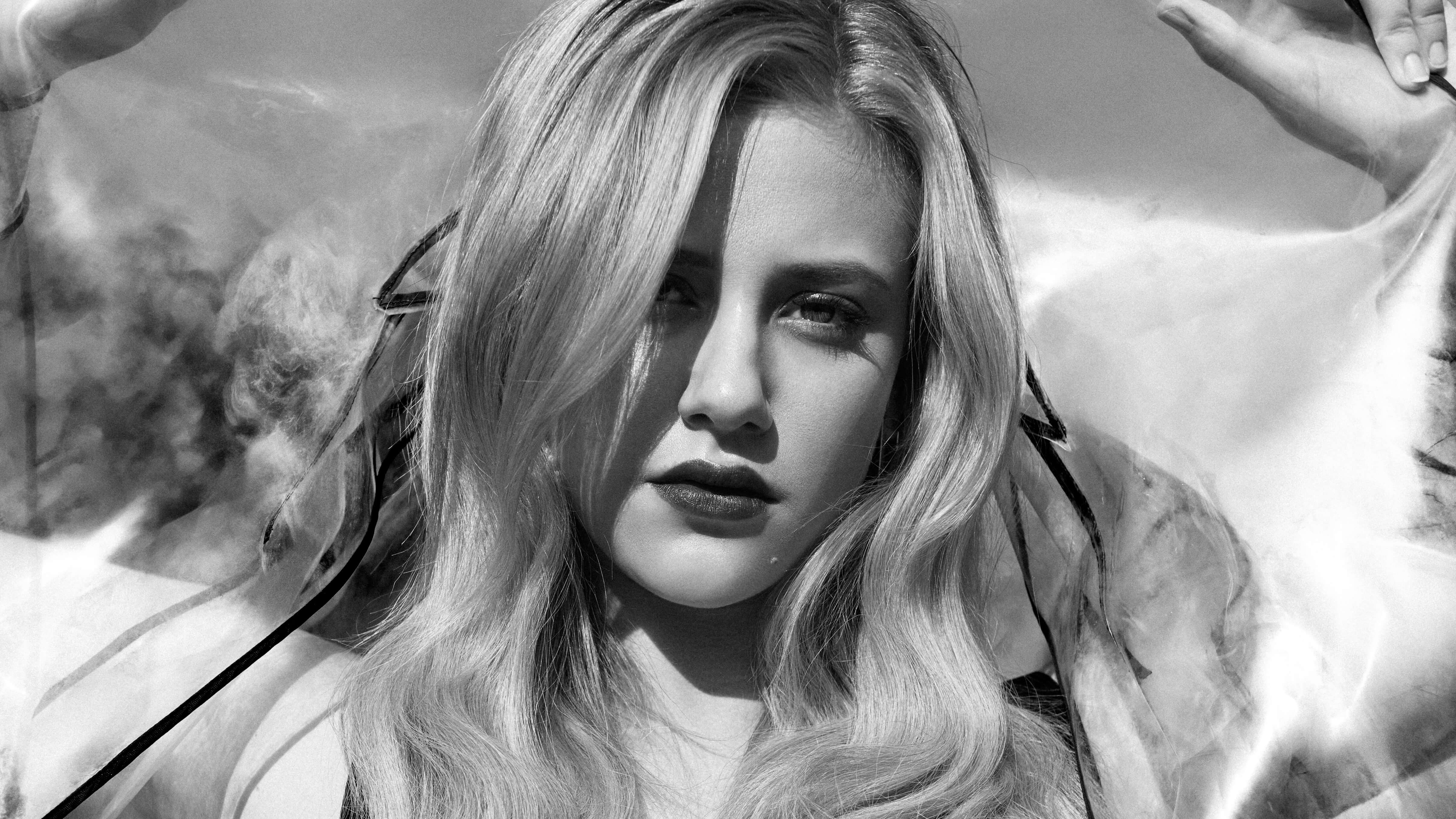 HD Lili Reinhart Wallpaper