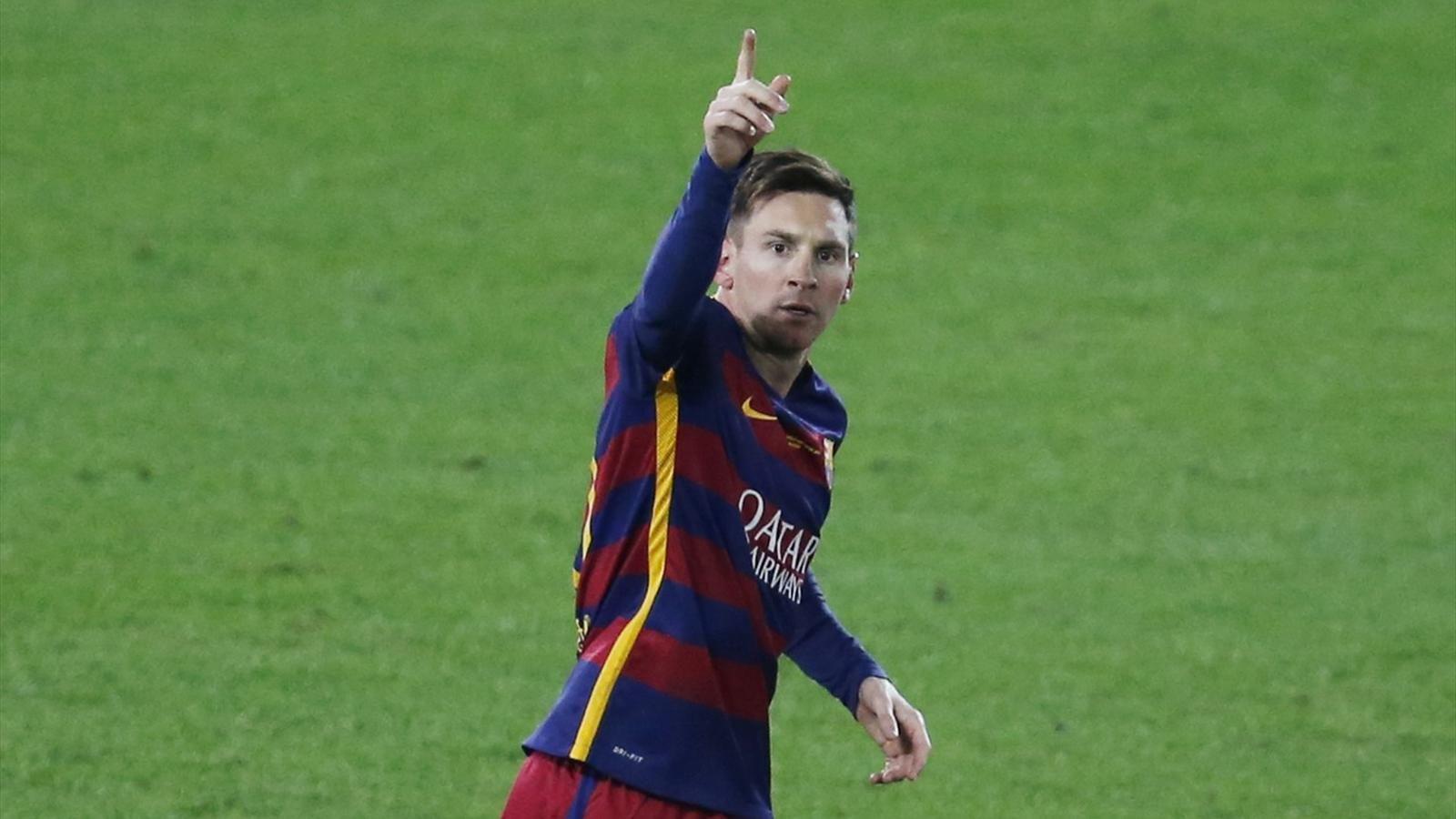 Edgar Davids: 'Anomaly' Lionel Messi is better than