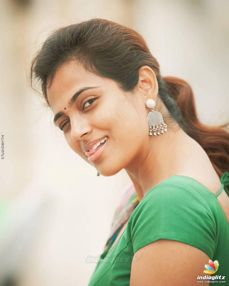 Ramya Pandian Photo Actress photo, image, gallery