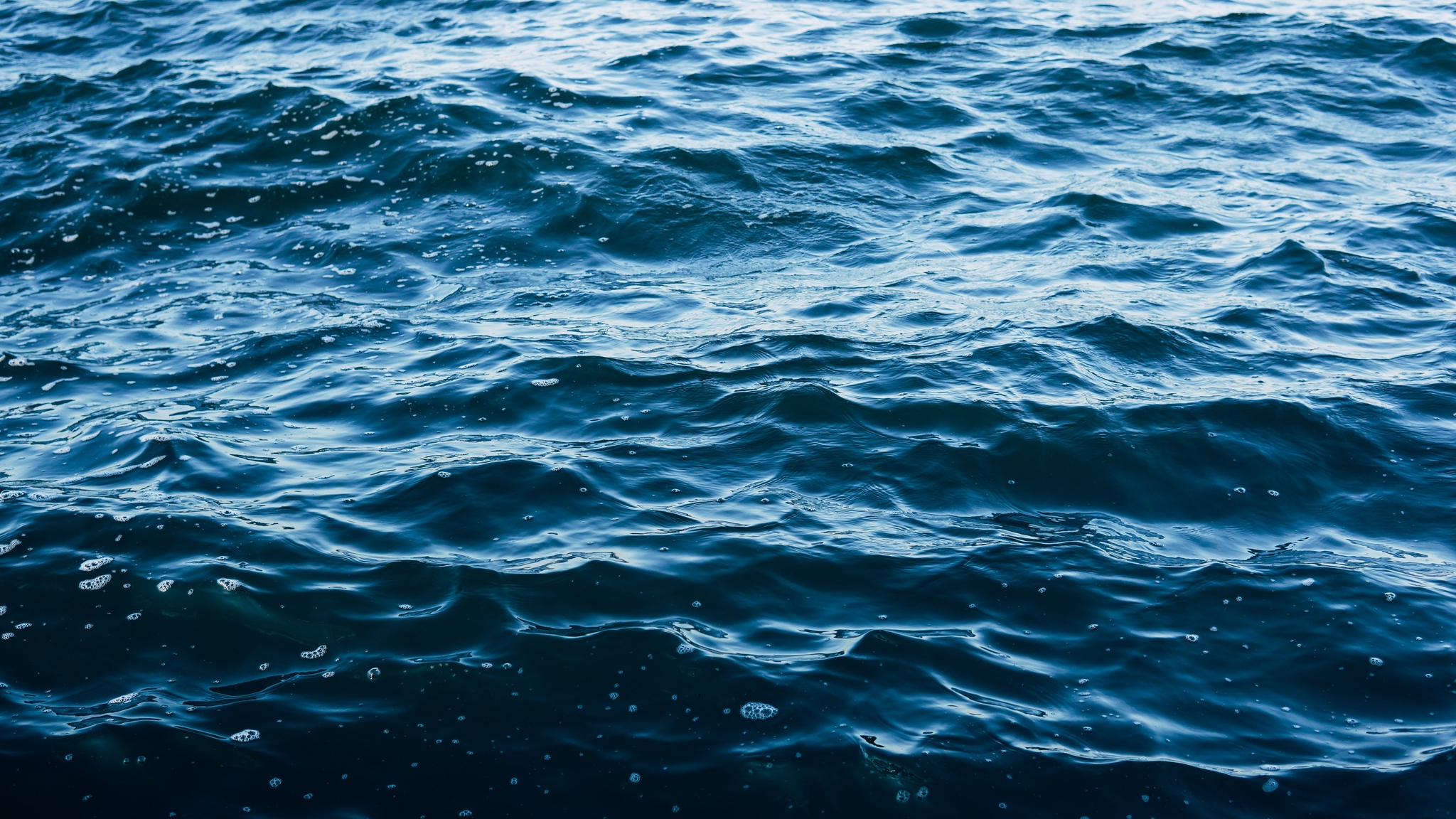 Download wallpaper 2048x1152 sea, water, surface, waves