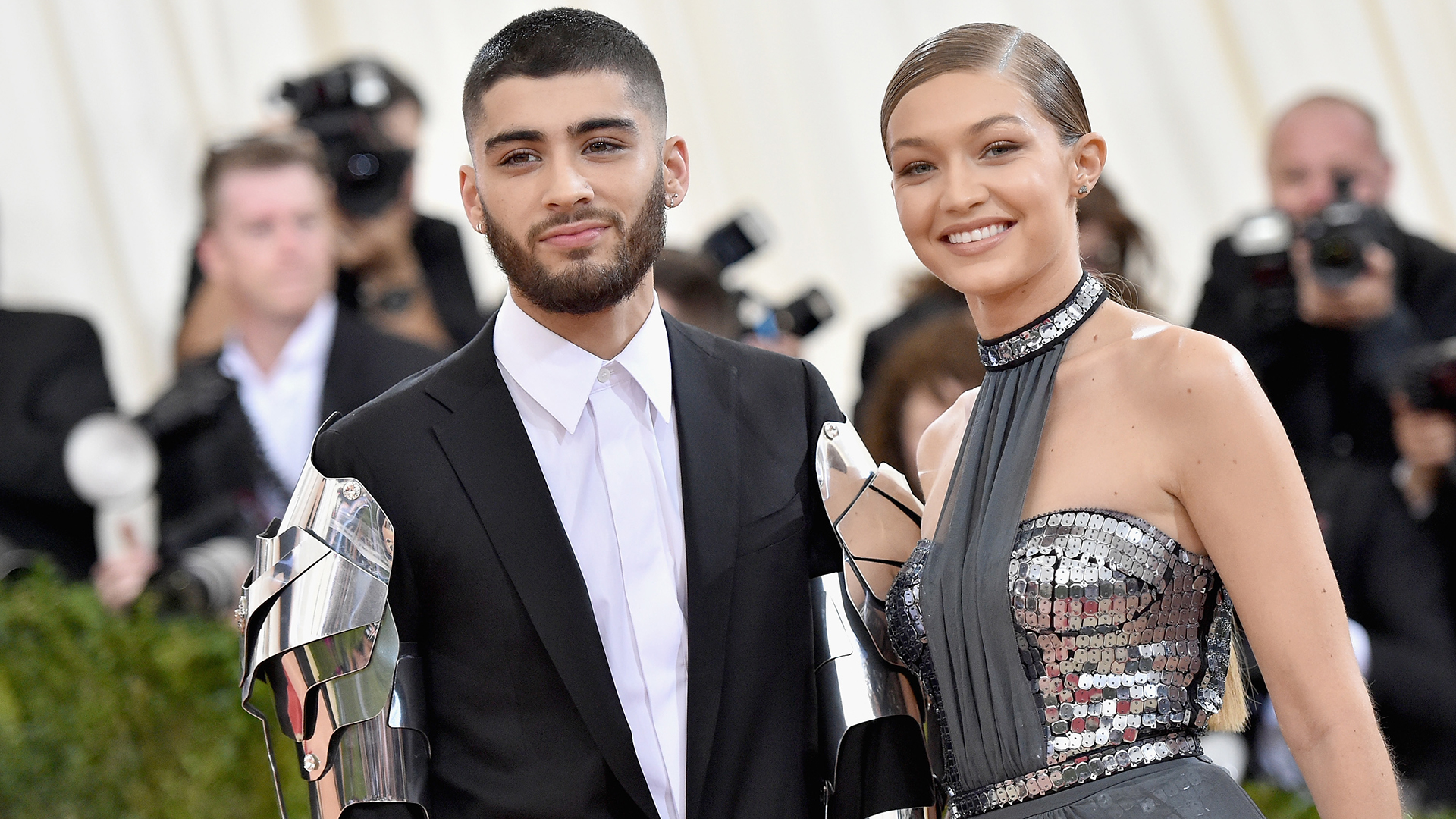 Did Gigi Hadid & Zayn Malik Break Up Again? Fan Clue Points