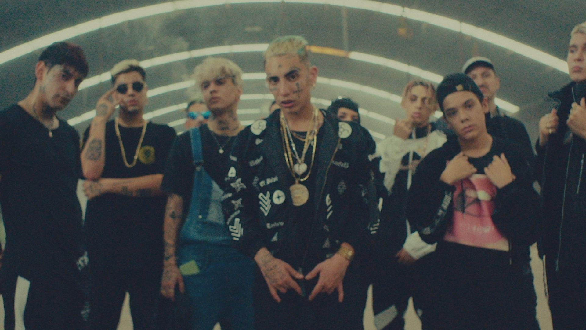 Tumbando el Club (Remix) [Official Video] [feat. Cro, Obiewanshot, Ysy A, Cazzu, Khea, Lucho SSJ, Coqeéin Montana, Marcianos Crew & Duki]