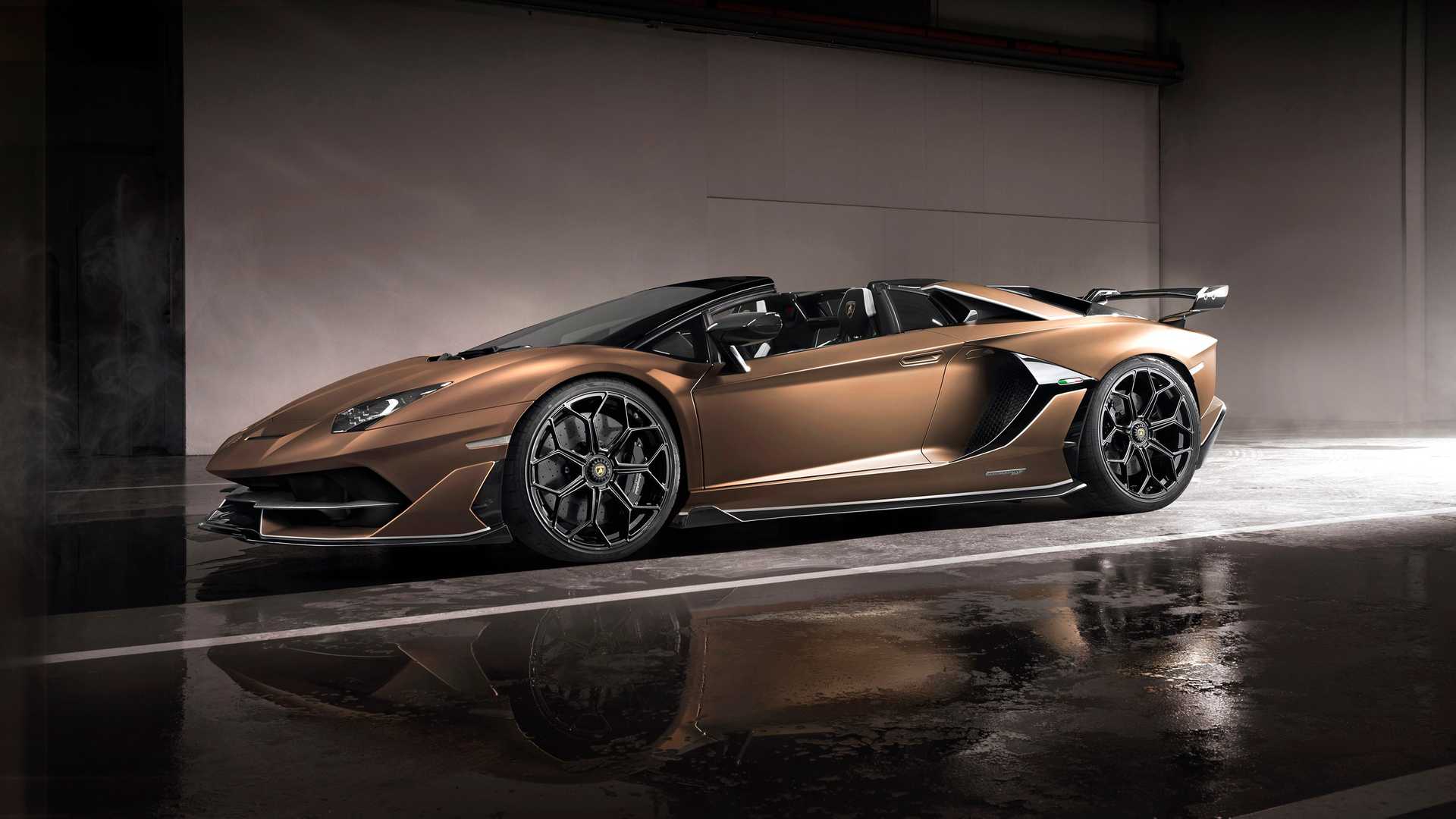 Lamborghini Aventador News, Reviews, Info and Comparisons