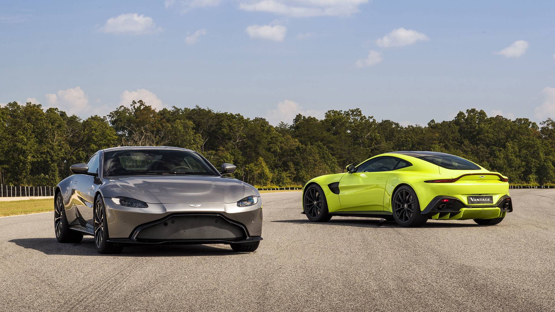 Aston Martin Vantage perfectly BONDs looks