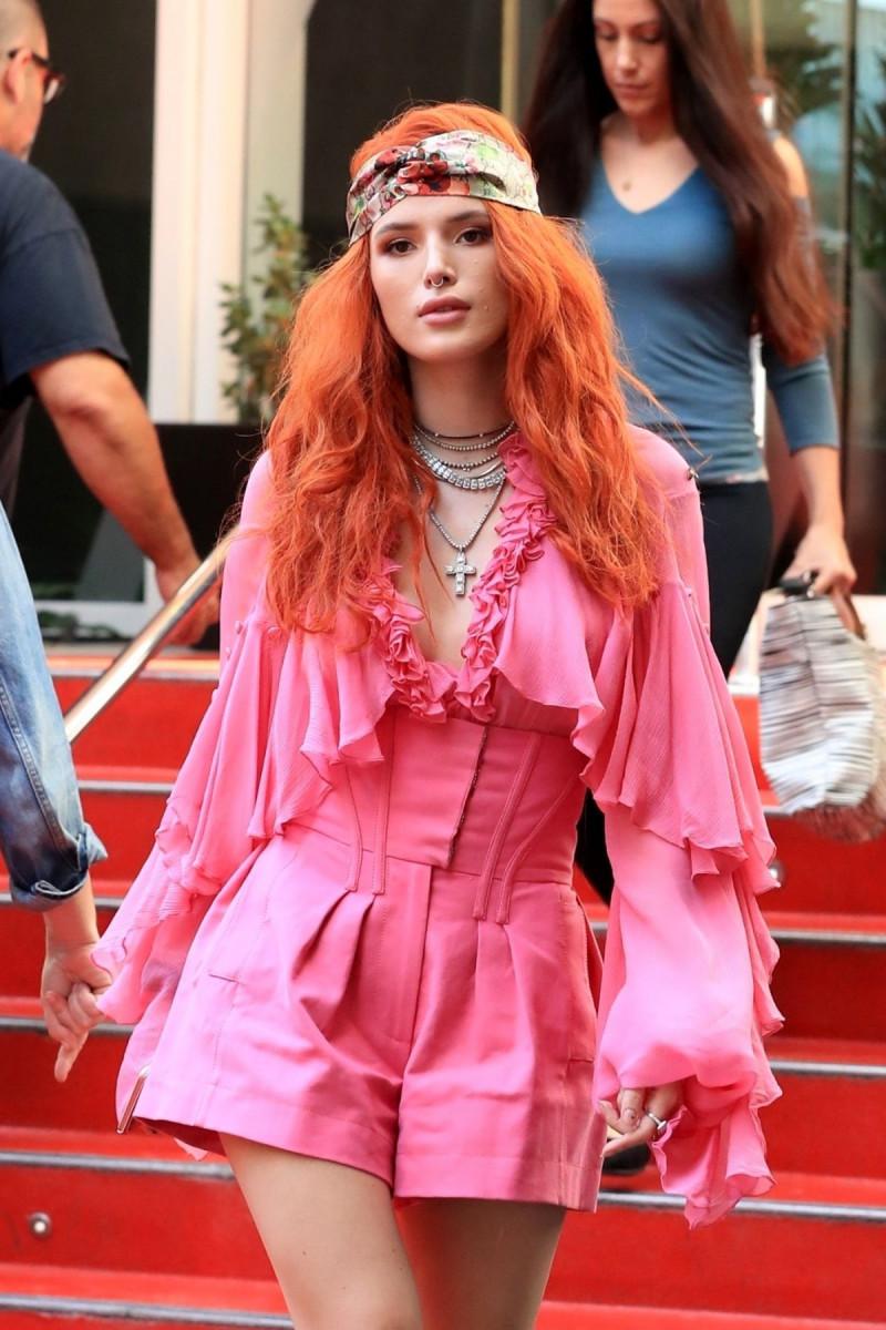 Bella Thorne wallpaper