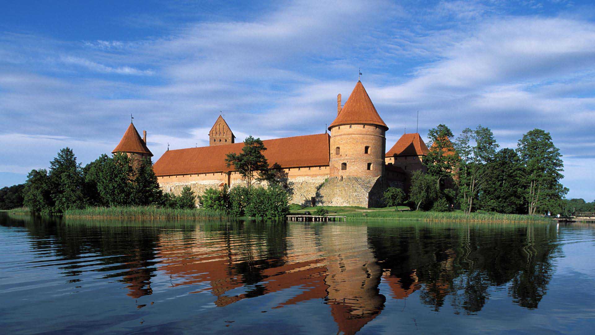 Beautiful Castles HD Wallpaper 2 587 - Bridge To Trakai