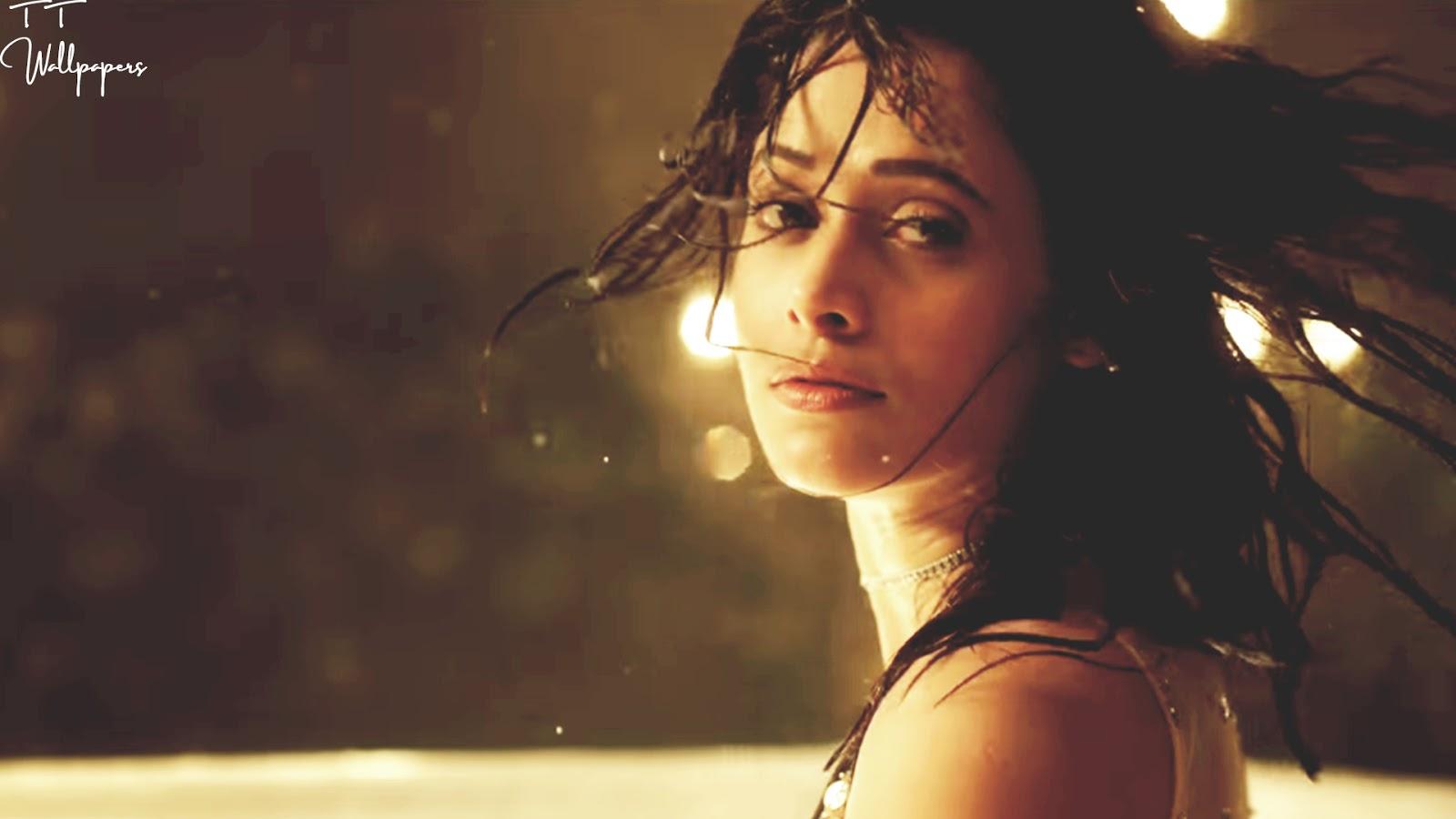 Nushrat Bharucha Wallpaper Movie Sonu Ke Titu Ki Sweety