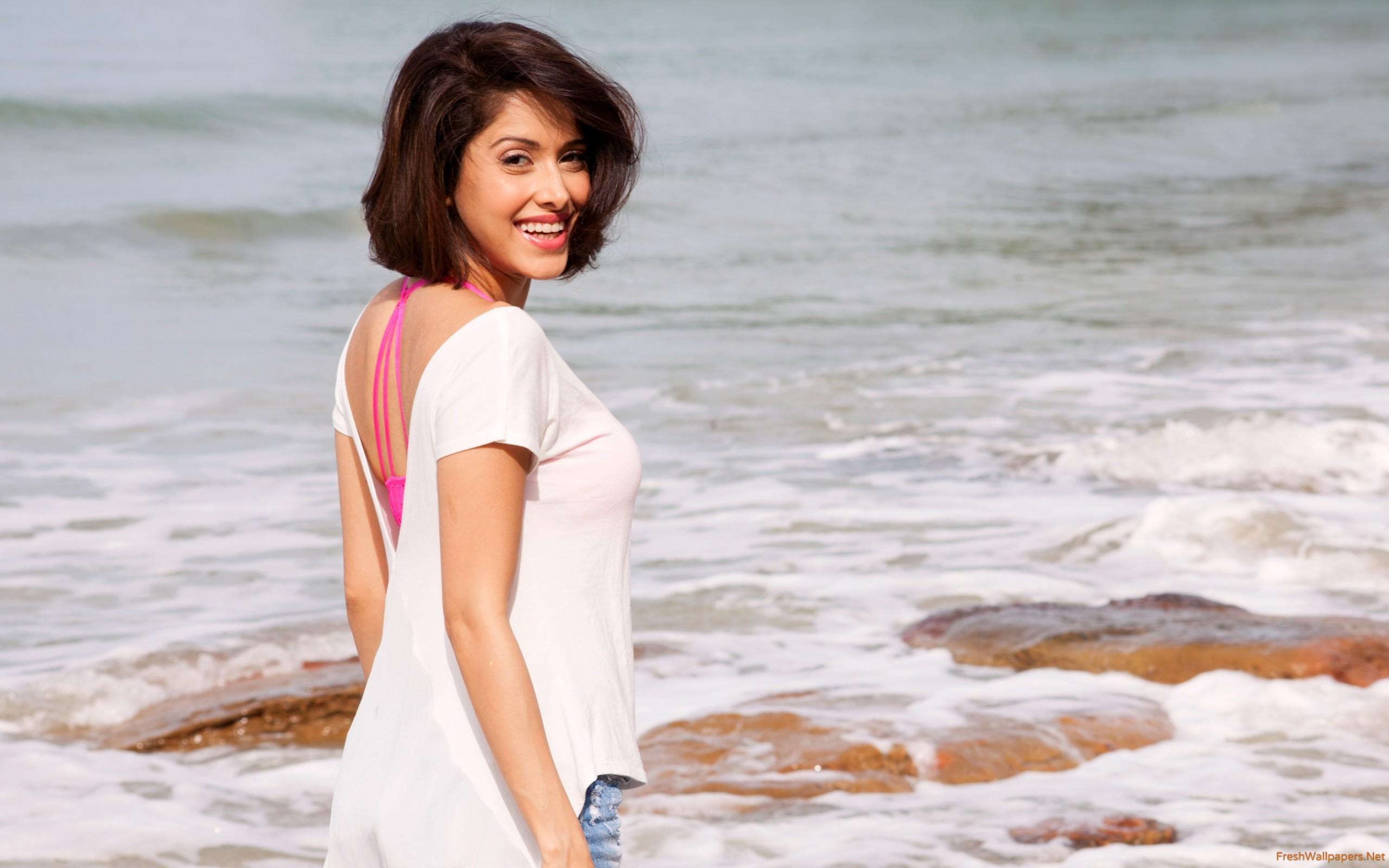 Nushrat Bharucha Wallpapers - Wallpaper Cave