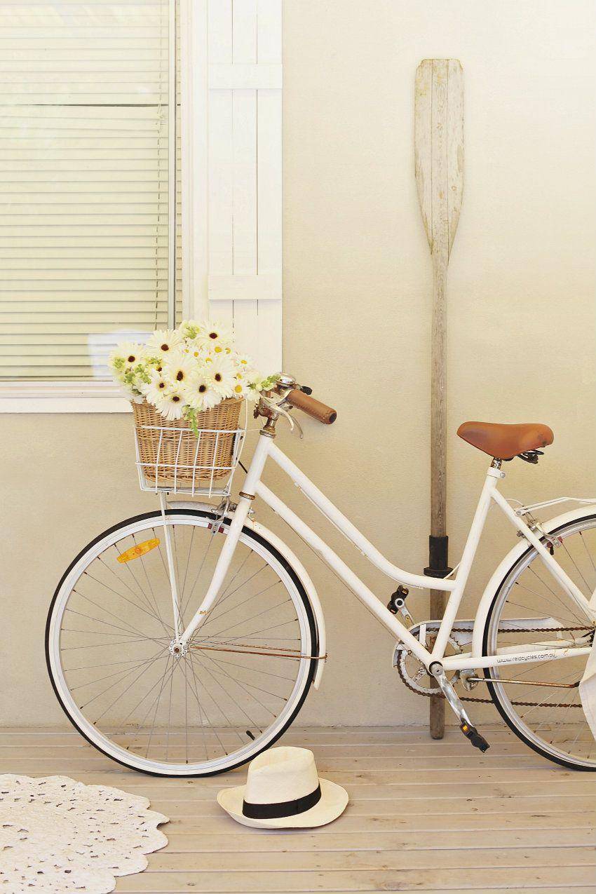 a resolution and a white vintage bike. Wheels. Bike style