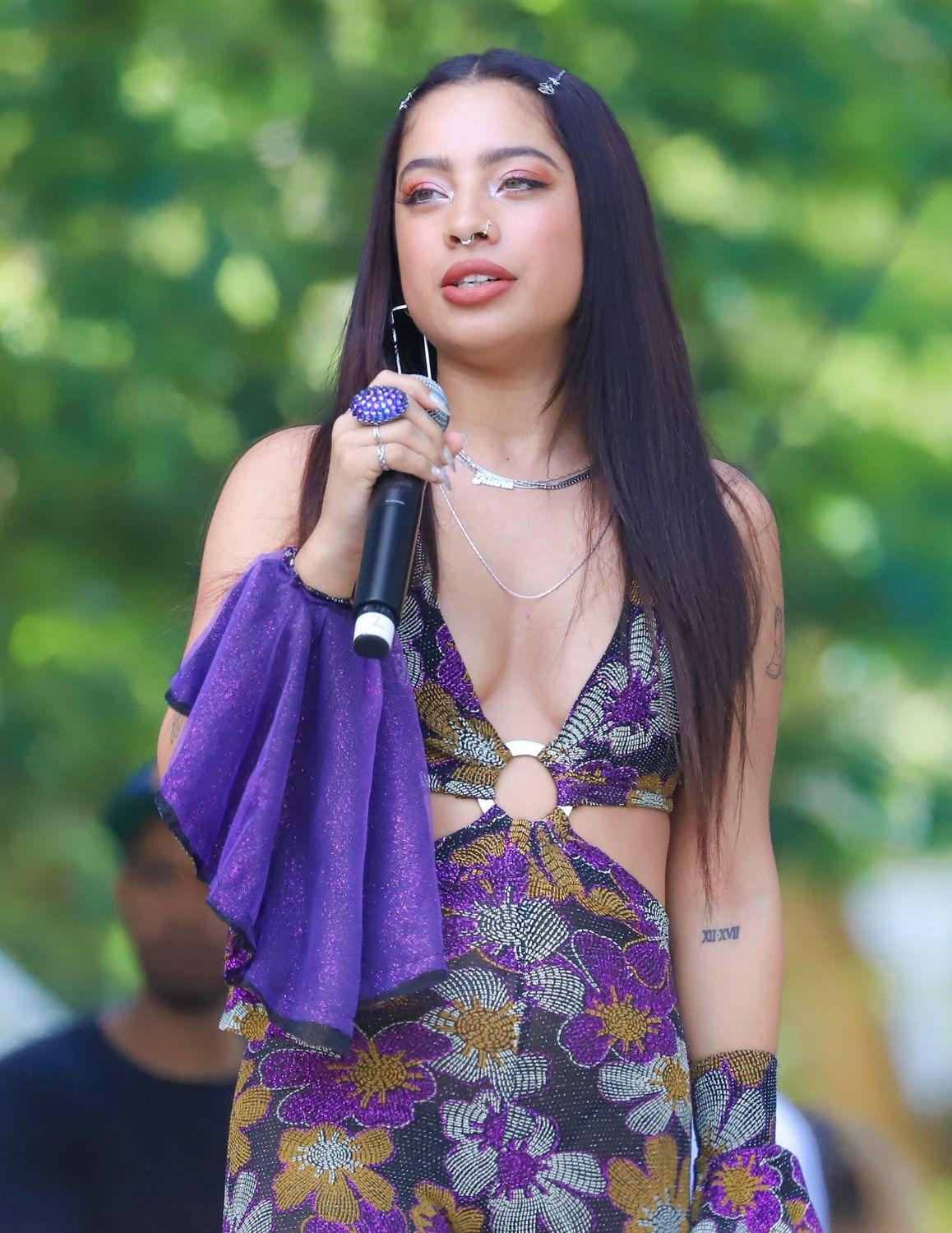 Kiana Ledé performs live at Sol Blume Festival, 2019