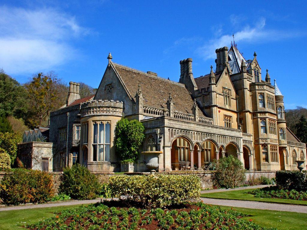 Victorian Mansion. Tyntesfield Victorian House Wallpaper