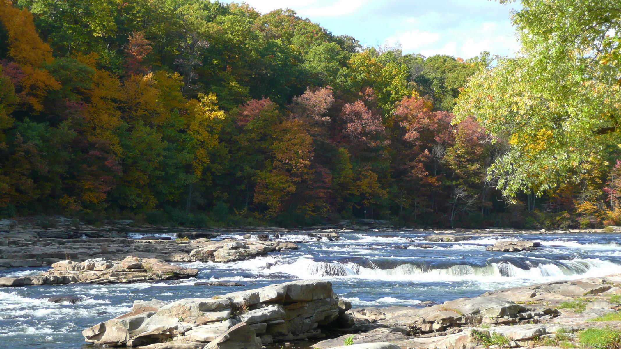 MLe River Rapids in Fall