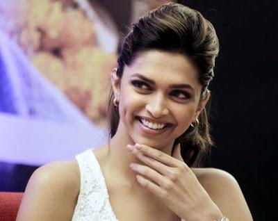 Deepika Padukone wallpaper: Cute Dimple Deepika Padukone