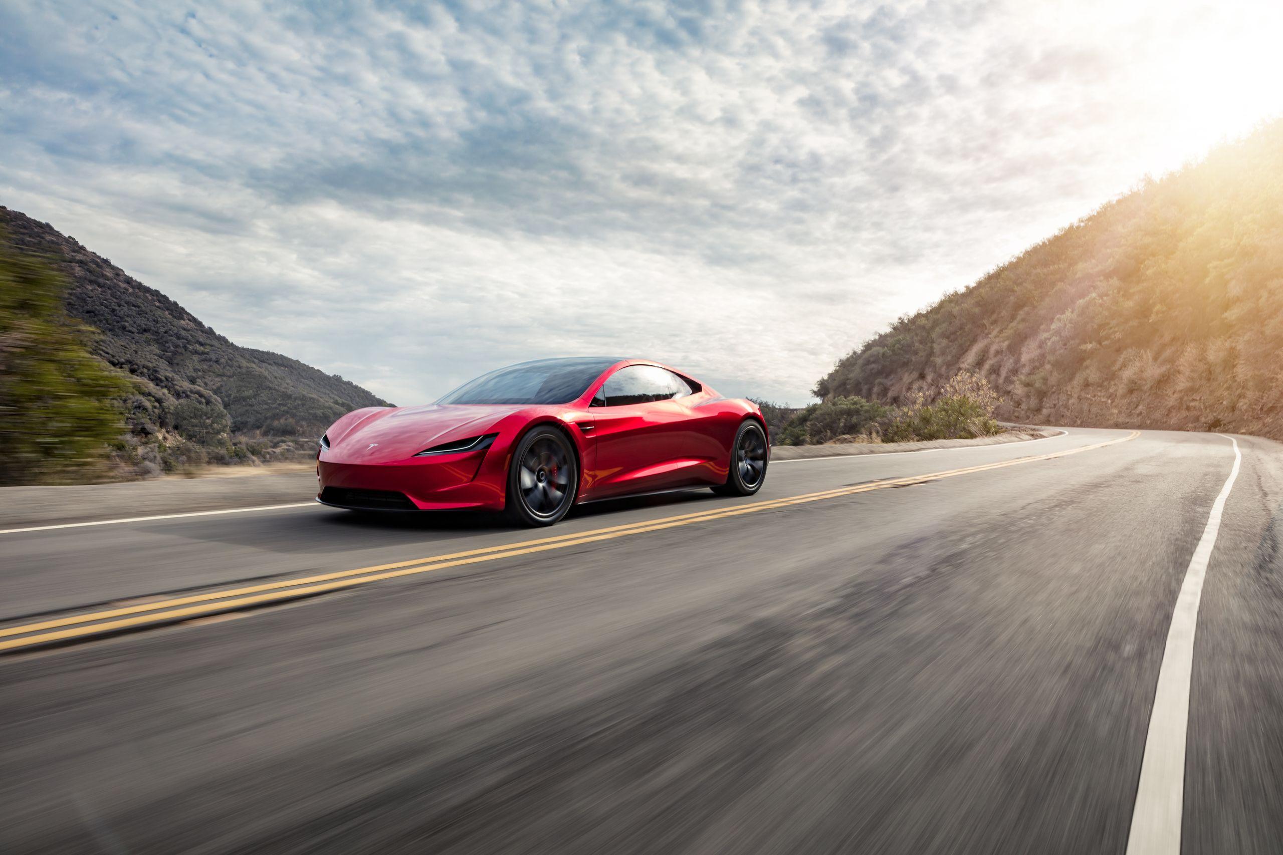 Tesla Roadster белая