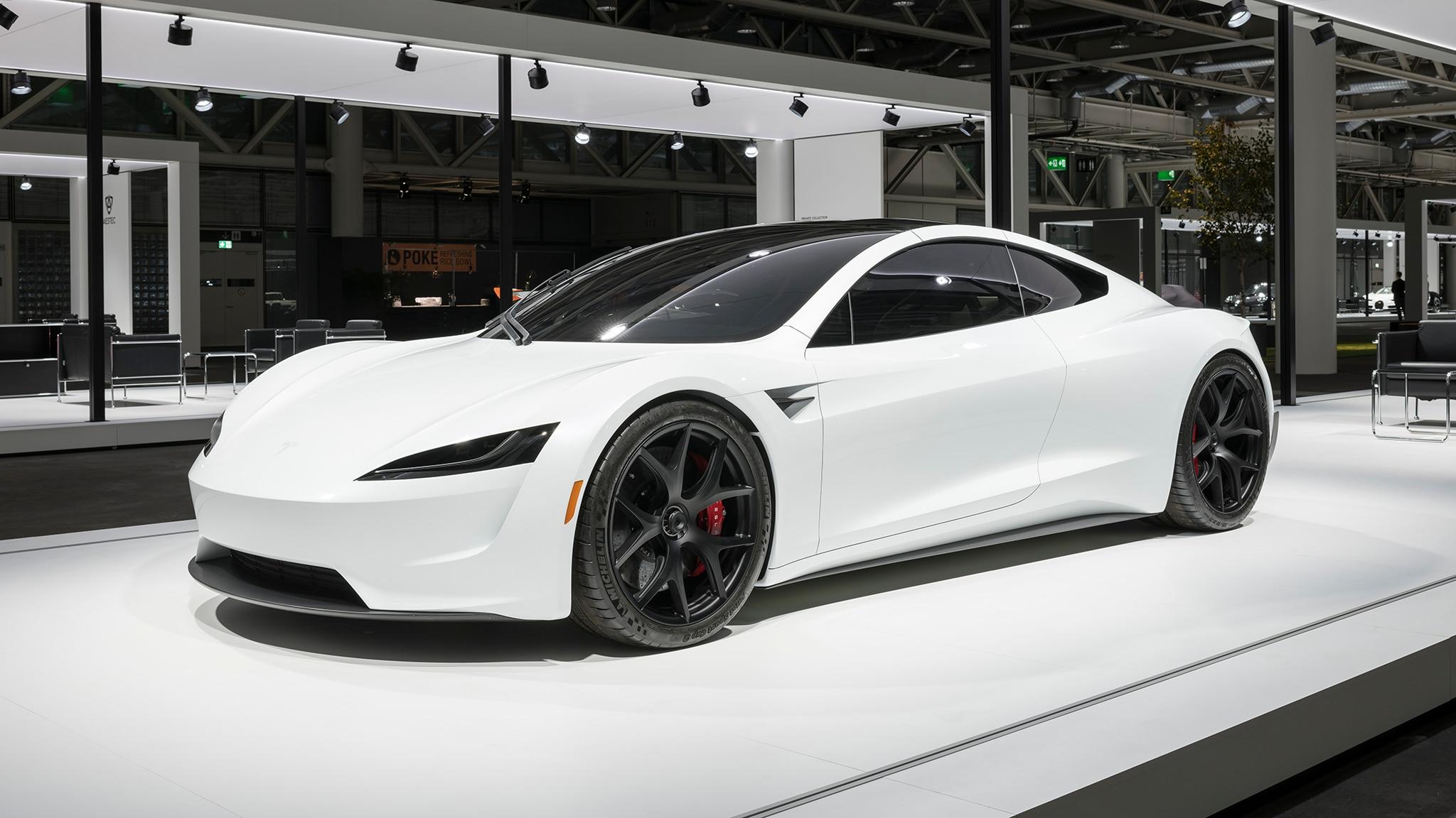 Tesla Roadster Wears White After Labor Day for European Debut