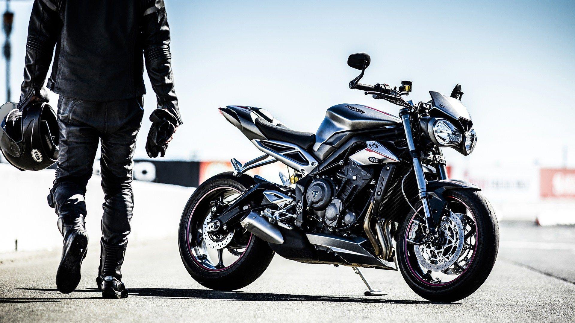 Triumph Street Triple RS makes it to India at a price of Rs