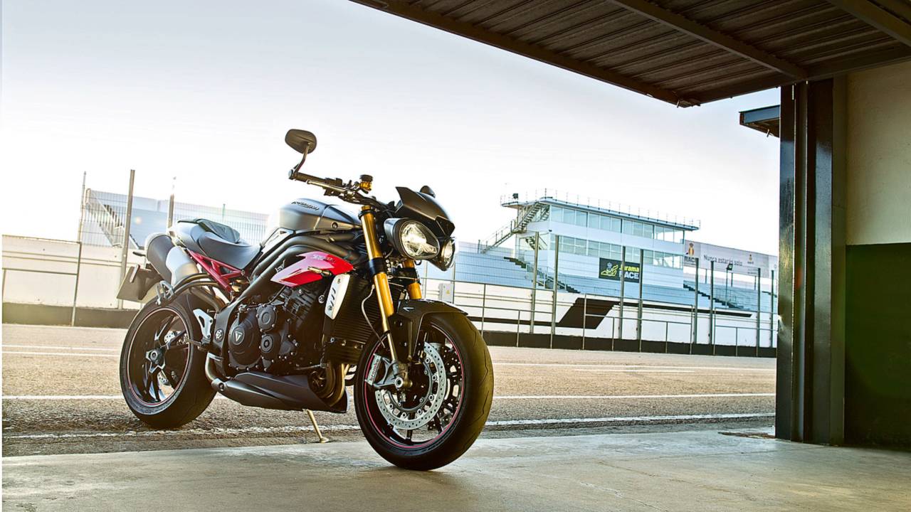 Triumph Announces 2016 Speed Triple S and Speed Triple R