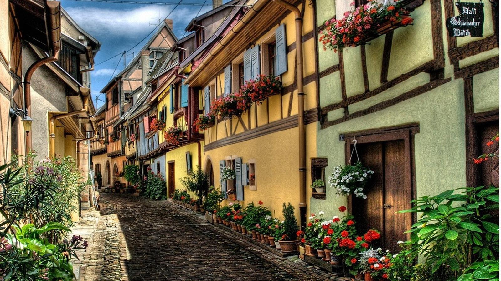 Old houses in Alsace, France Desktop wallpaper 1600x900