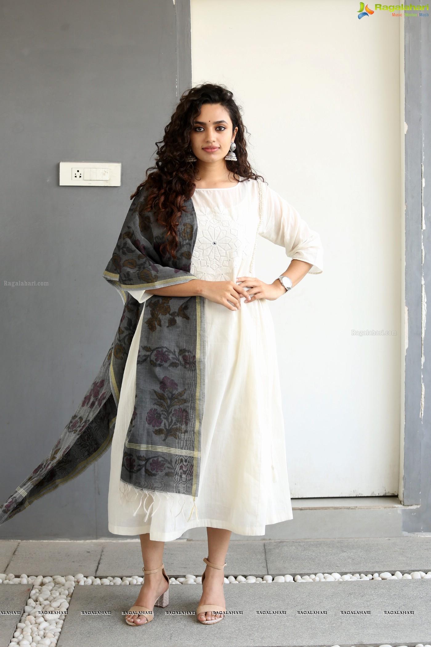 Malavika Nair (Hi Resolution Posters) Taxiwala Press Meet