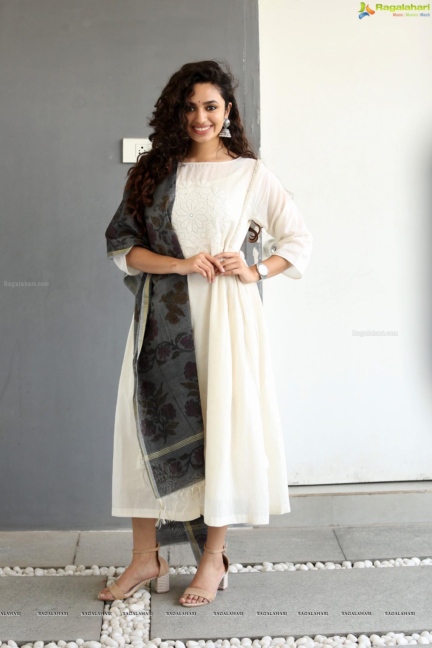 Malavika Nair (Hi Resolution Posters) Taxiwala Press Meet