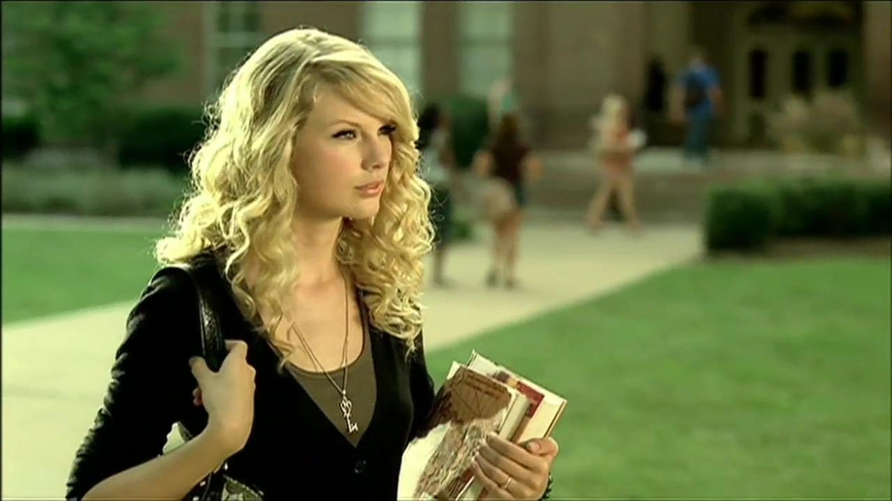 Picture of Taylor Swift in Music Video: Love Story