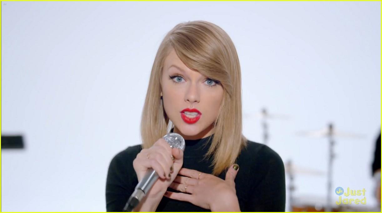 Taylor Swift Debuts 'Shake It Off' Music Video NOW