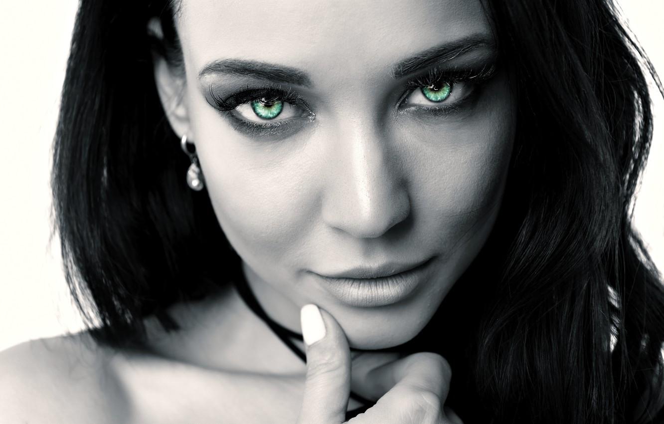 Wallpaper black & white, girl, green eyes, long hair, photo