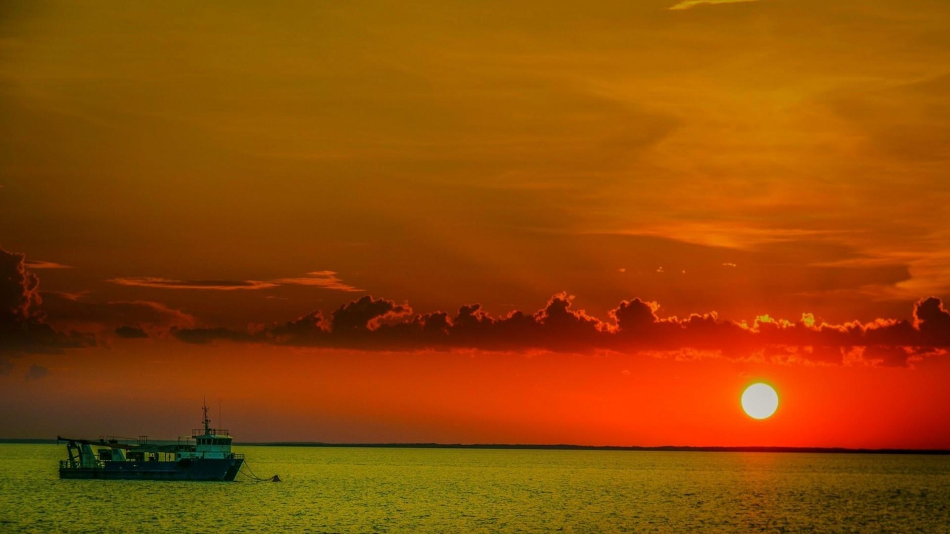 Amazing Red Sunset On A Green Sea 2560x1600 Wallpaper