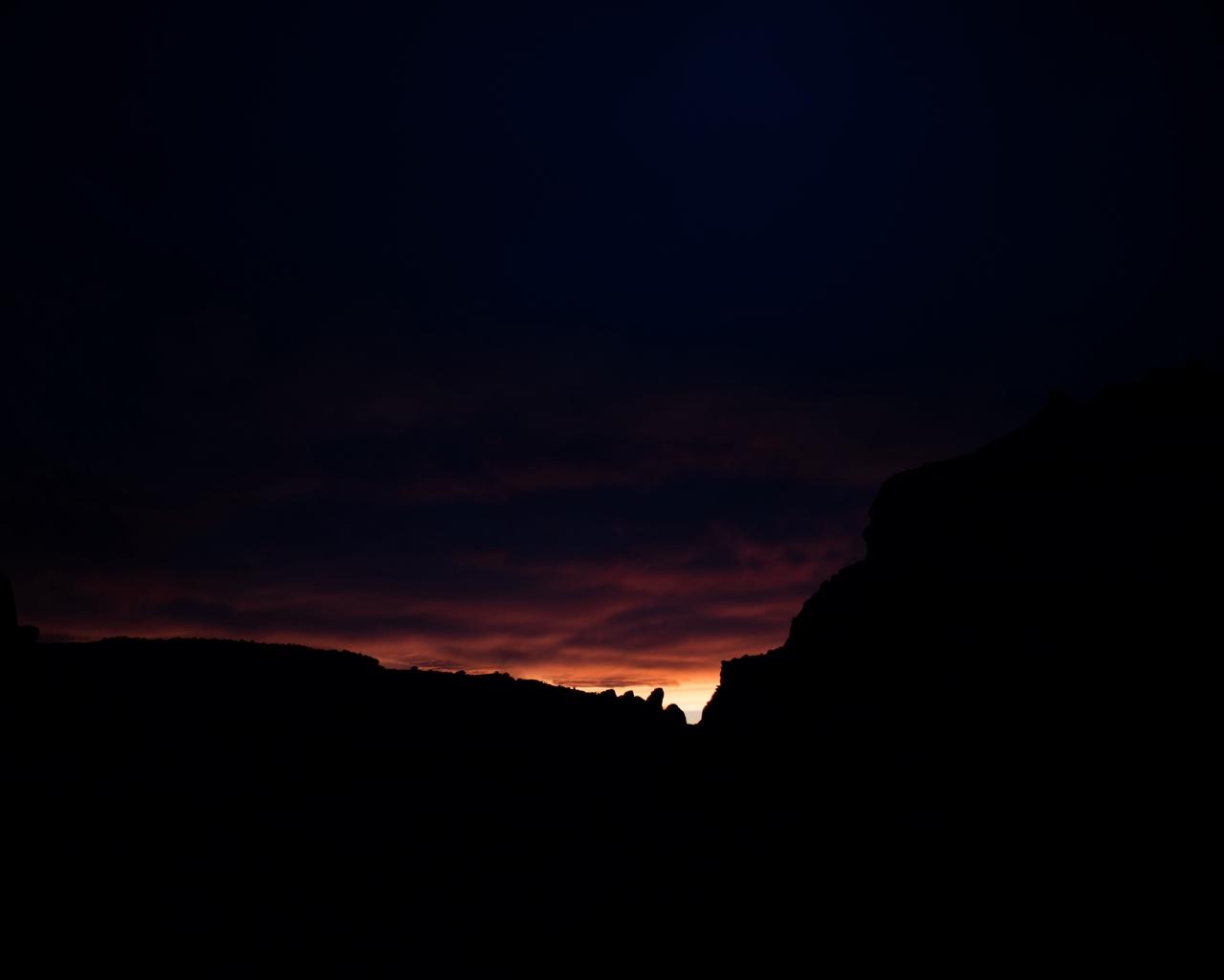 Download wallpaper 1280x1024 twilight, mountains, outlines