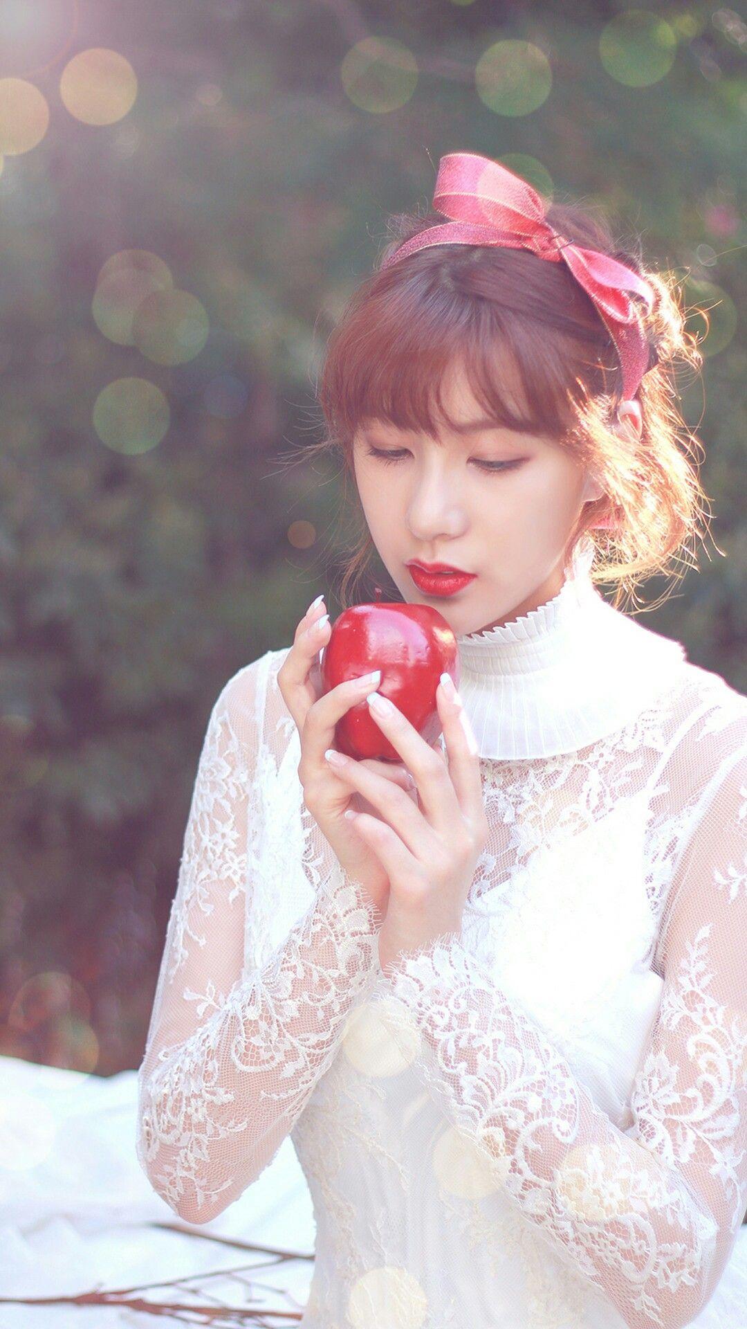 Apink(에이핑크) _ %%(Eung Eung(응응)) MV Park Cho Rong, Yoon