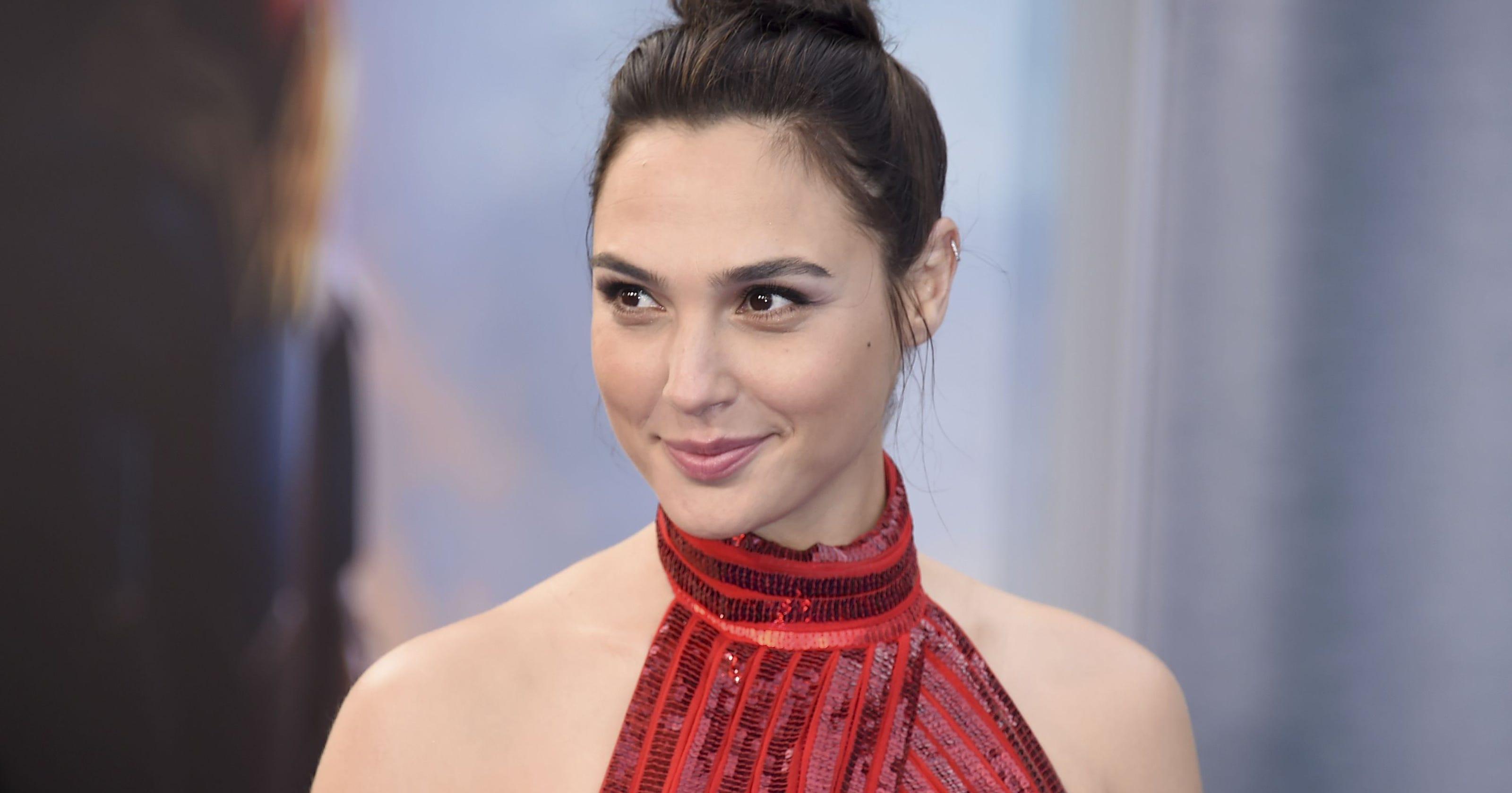 Gal Gadot trades 'Wonder Woman' costume for swimsuit during