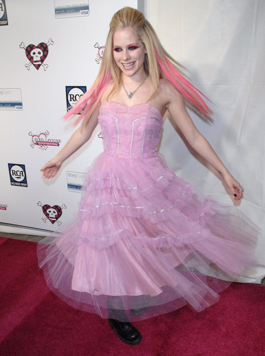 Avril Lavigne's Fashion Evolution: Photo