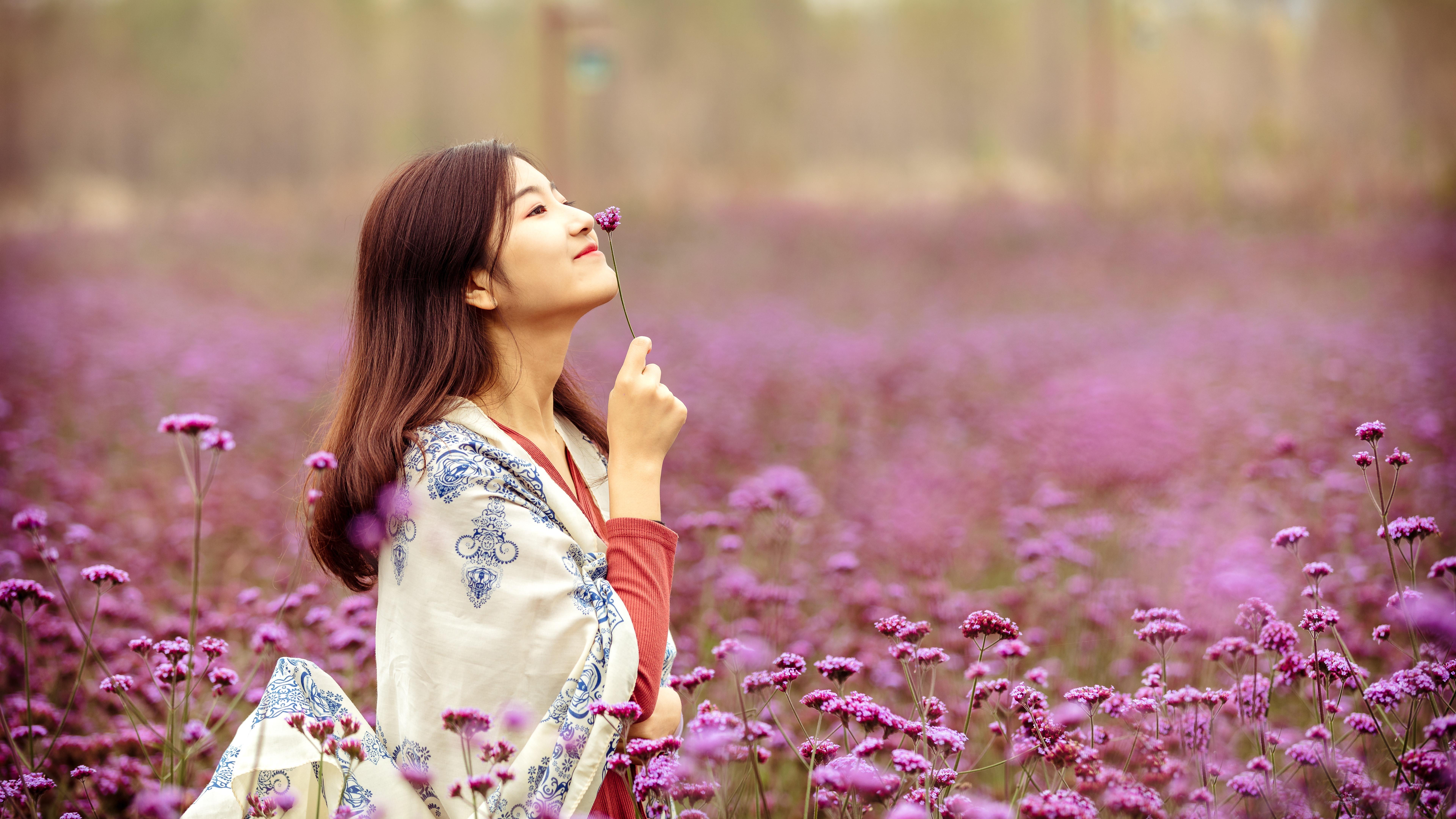 Wallpaper Happy Chinese girl, pink flowers, spring 7680x4320