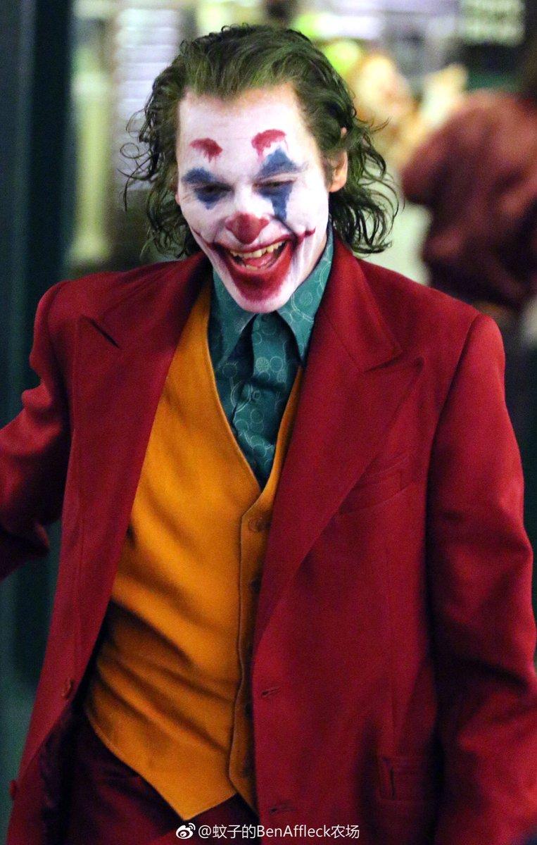 Insiders Say Joaquin Phoenix Has Crushed It As The Joker