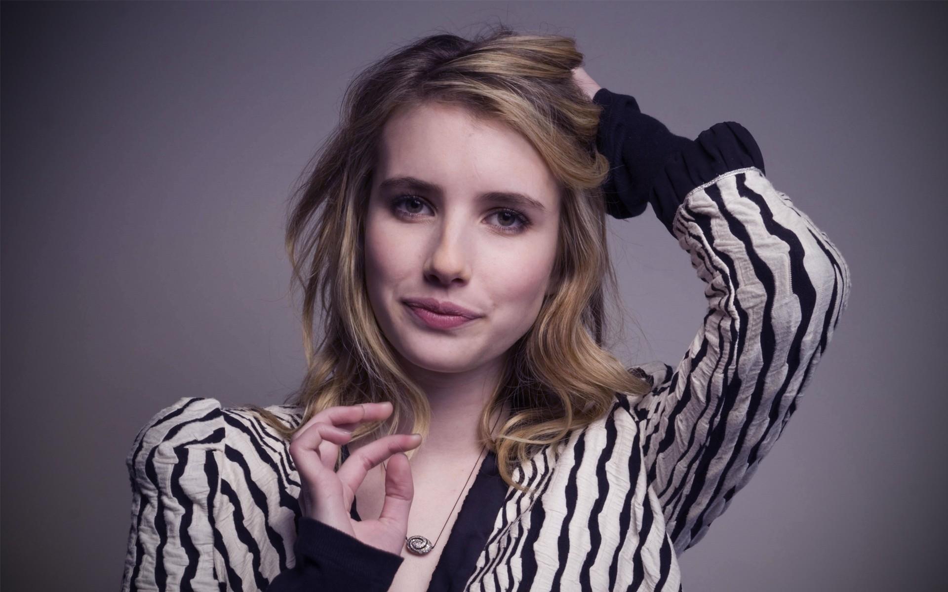 Emma Roberts Blonde Hair HD Wallpaper